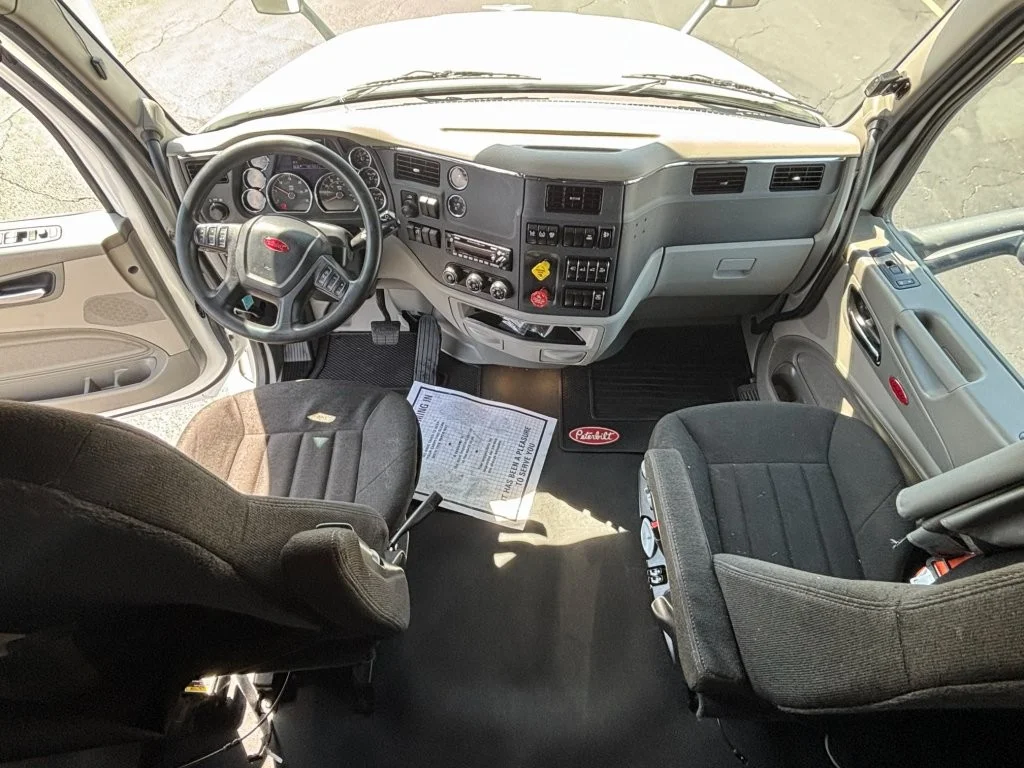 2021 Peterbilt 579 - image 16