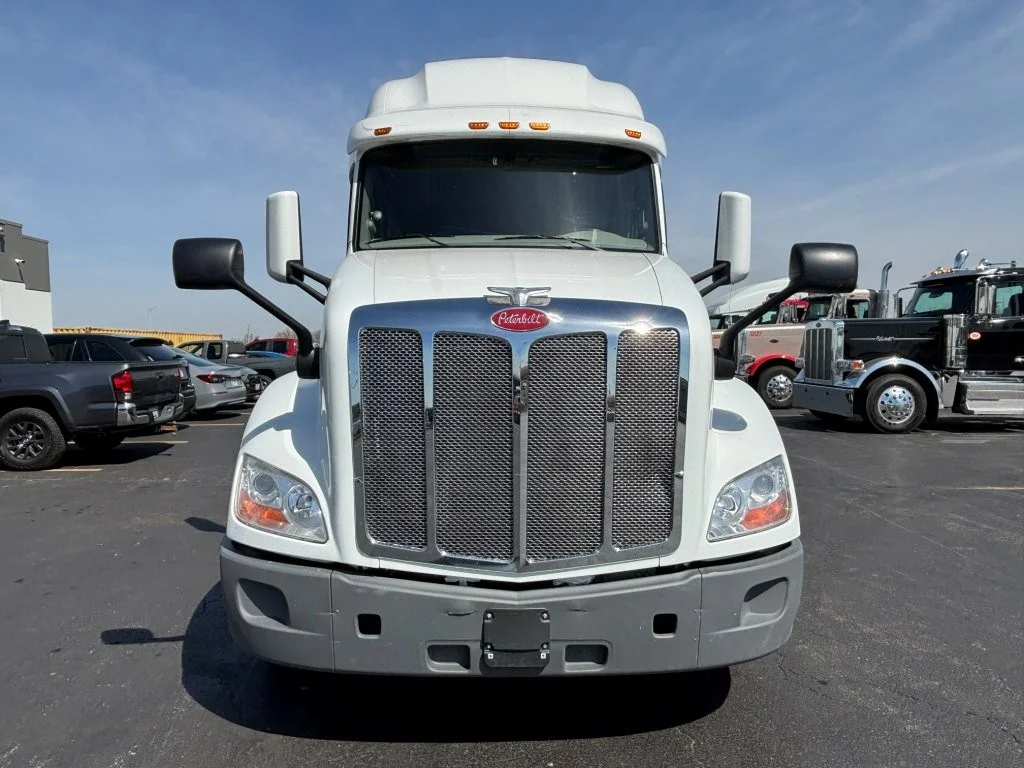2021 Peterbilt 579 - image 3
