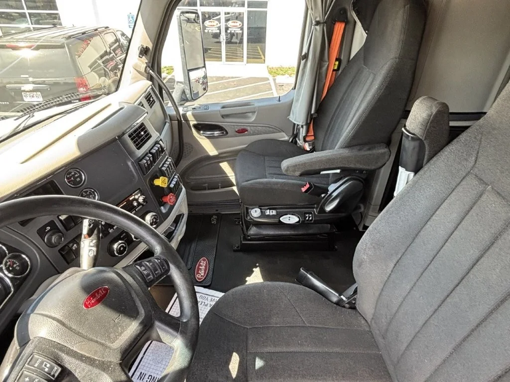 2021 Peterbilt 579 - image 13