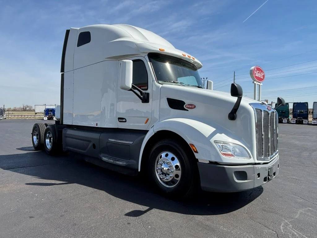 2021 Peterbilt 579 - image 2