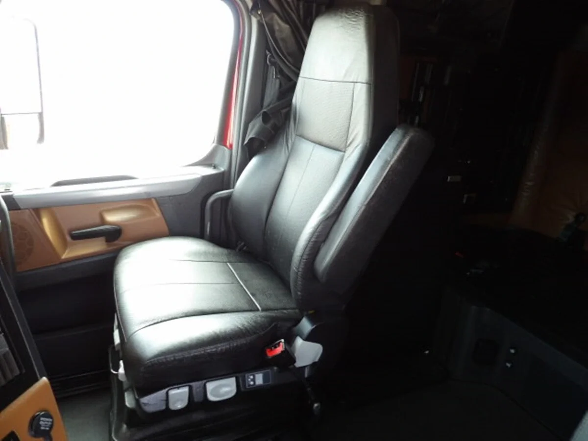 2022 Freightliner Cascadia — photo 12