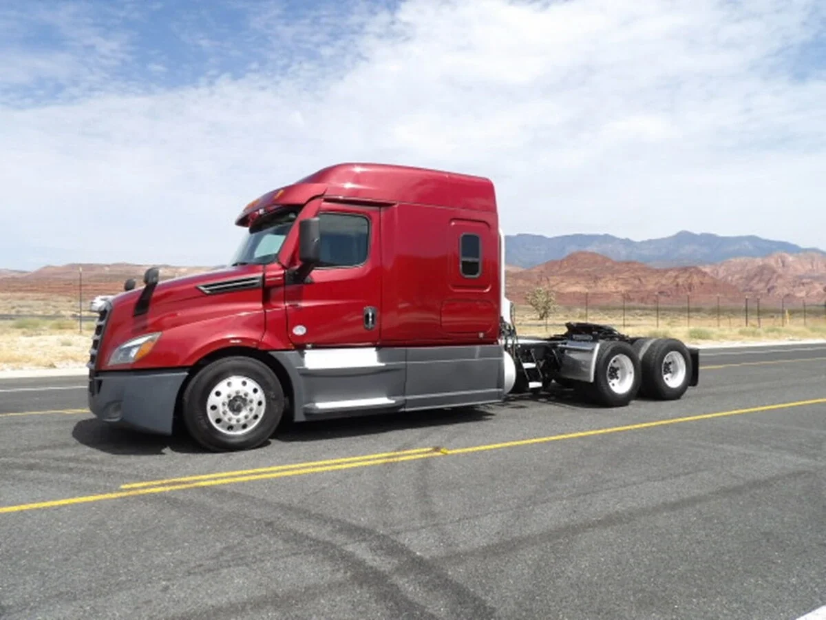 2022 Freightliner Cascadia — photo 2