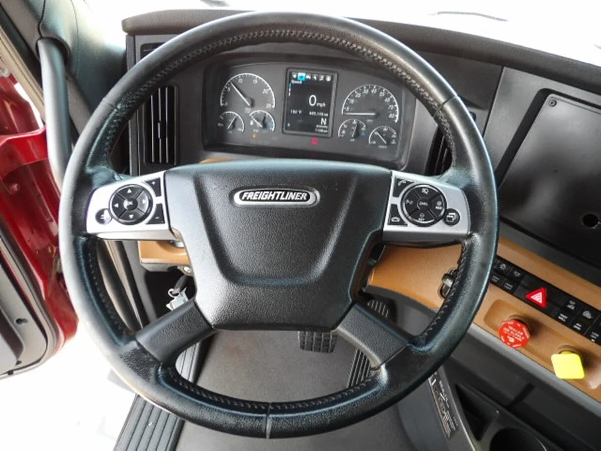 2022 Freightliner Cascadia — photo 19