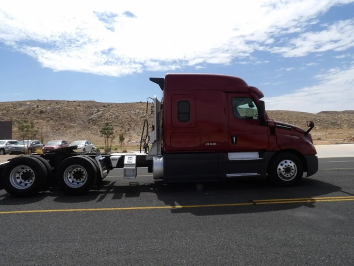 2022 Freightliner Cascadia — photo 6