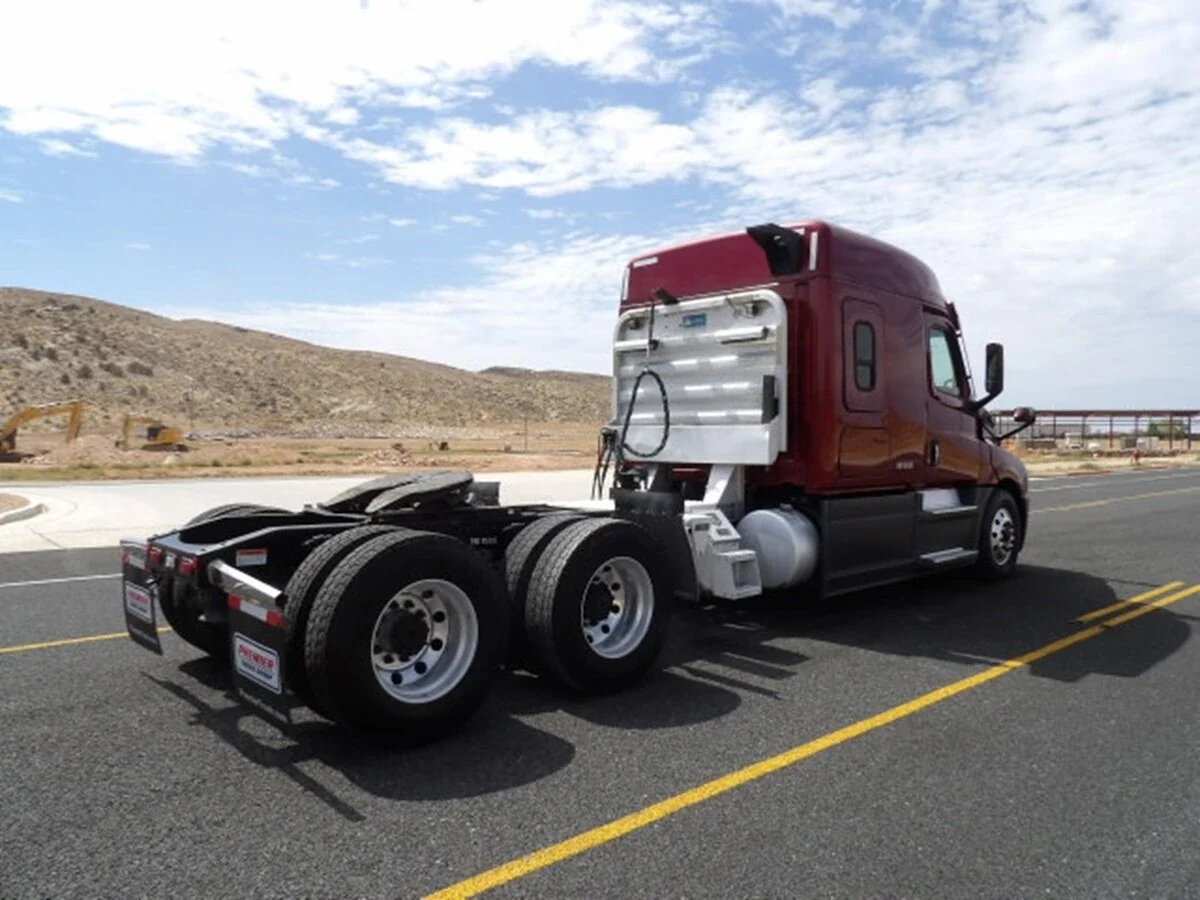2022 Freightliner Cascadia — photo 7