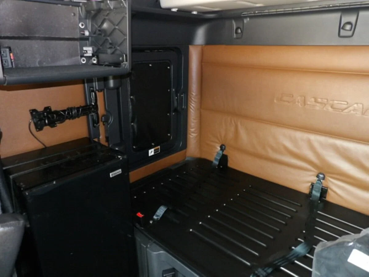 2022 Freightliner Cascadia — photo 13