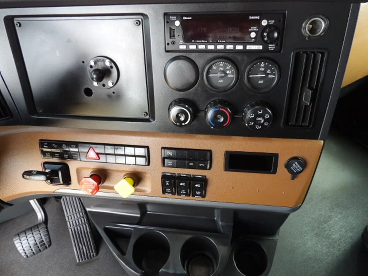 2022 Freightliner Cascadia — photo 18