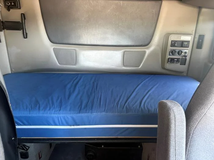 2022 International LT — photo 8