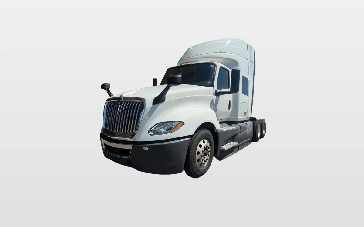 2022 International LT - image 1