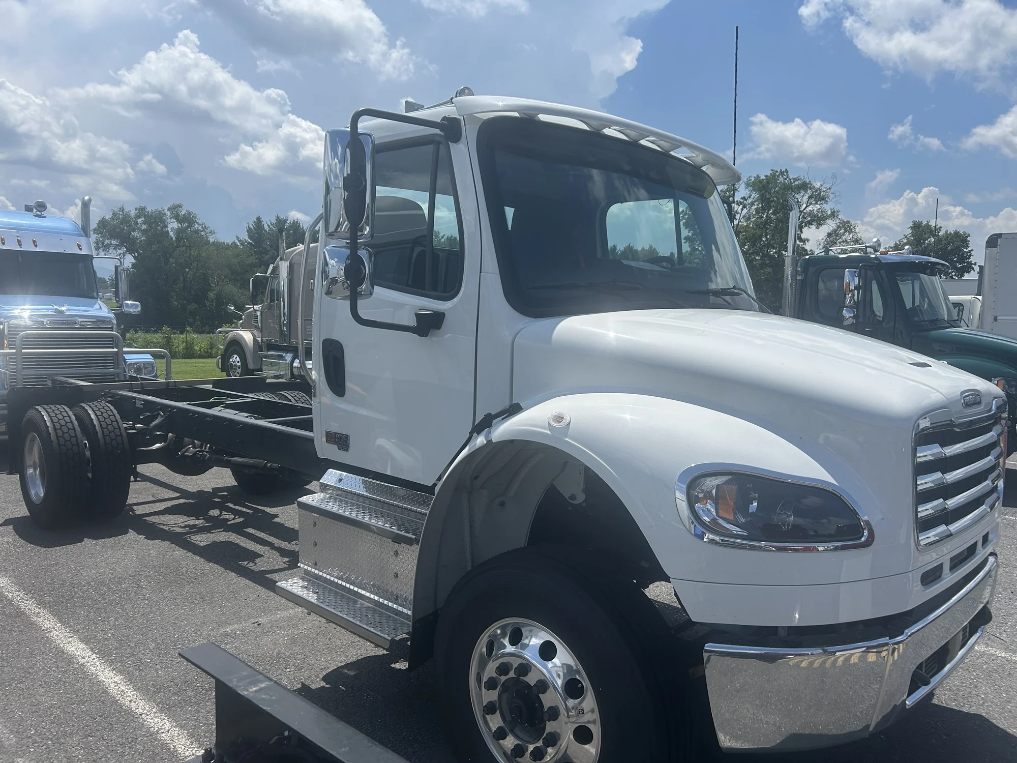 2026 Freightliner M2 106 - image 2
