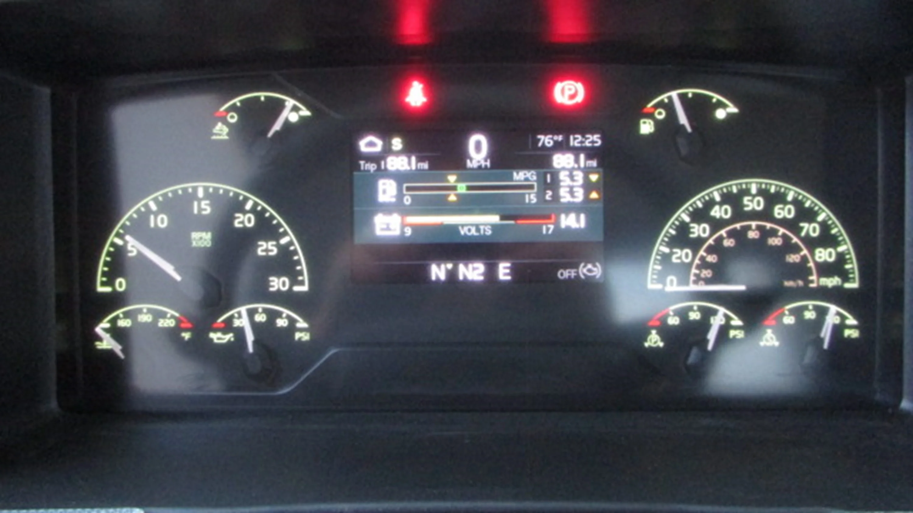 2025 Volvo VHD 300 in Houston, TX — photo 15