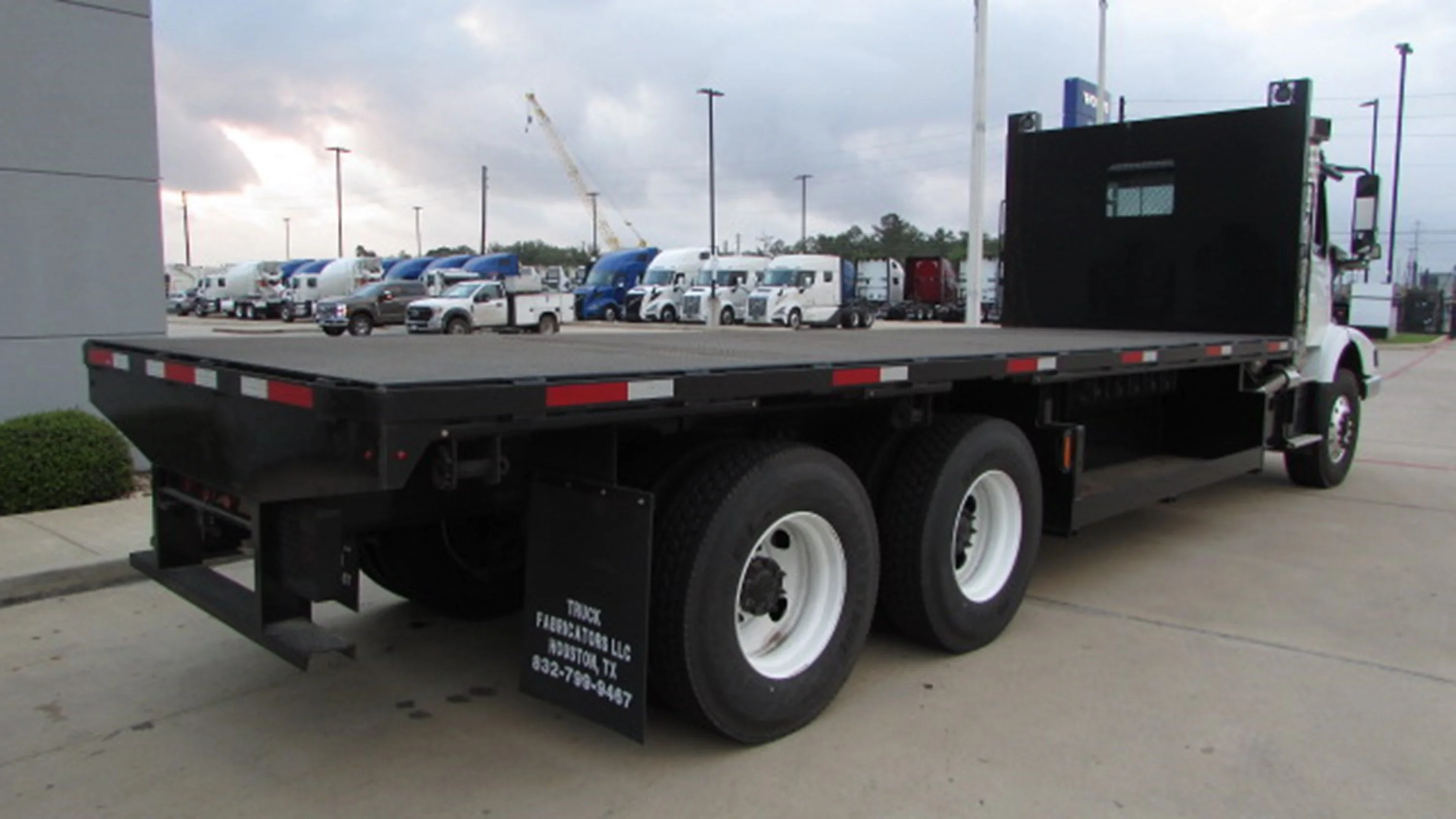 2025 Volvo in HOUSTON, TX — photo 5