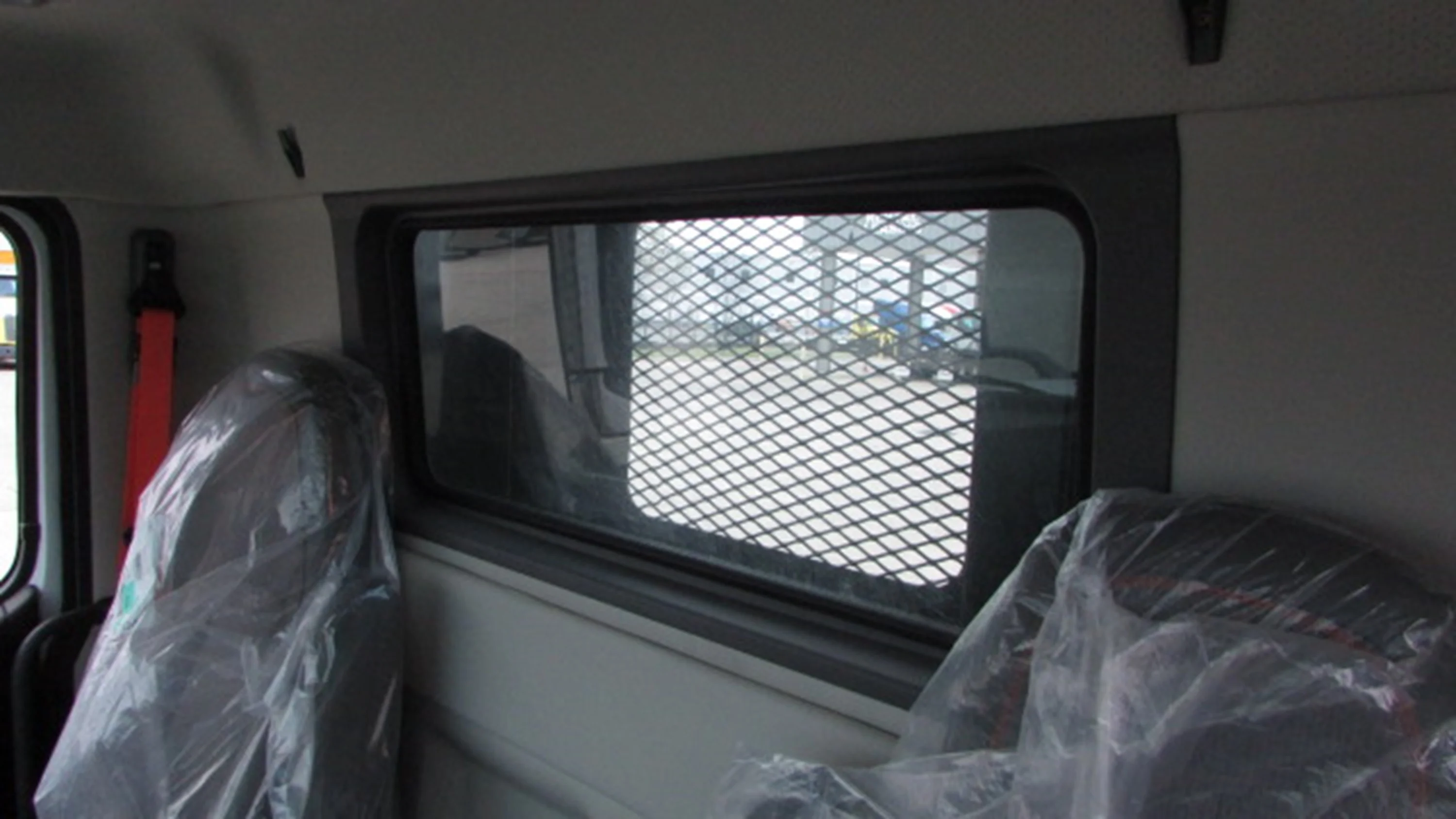 2025 Volvo VHD 300 in Houston, TX — photo 13