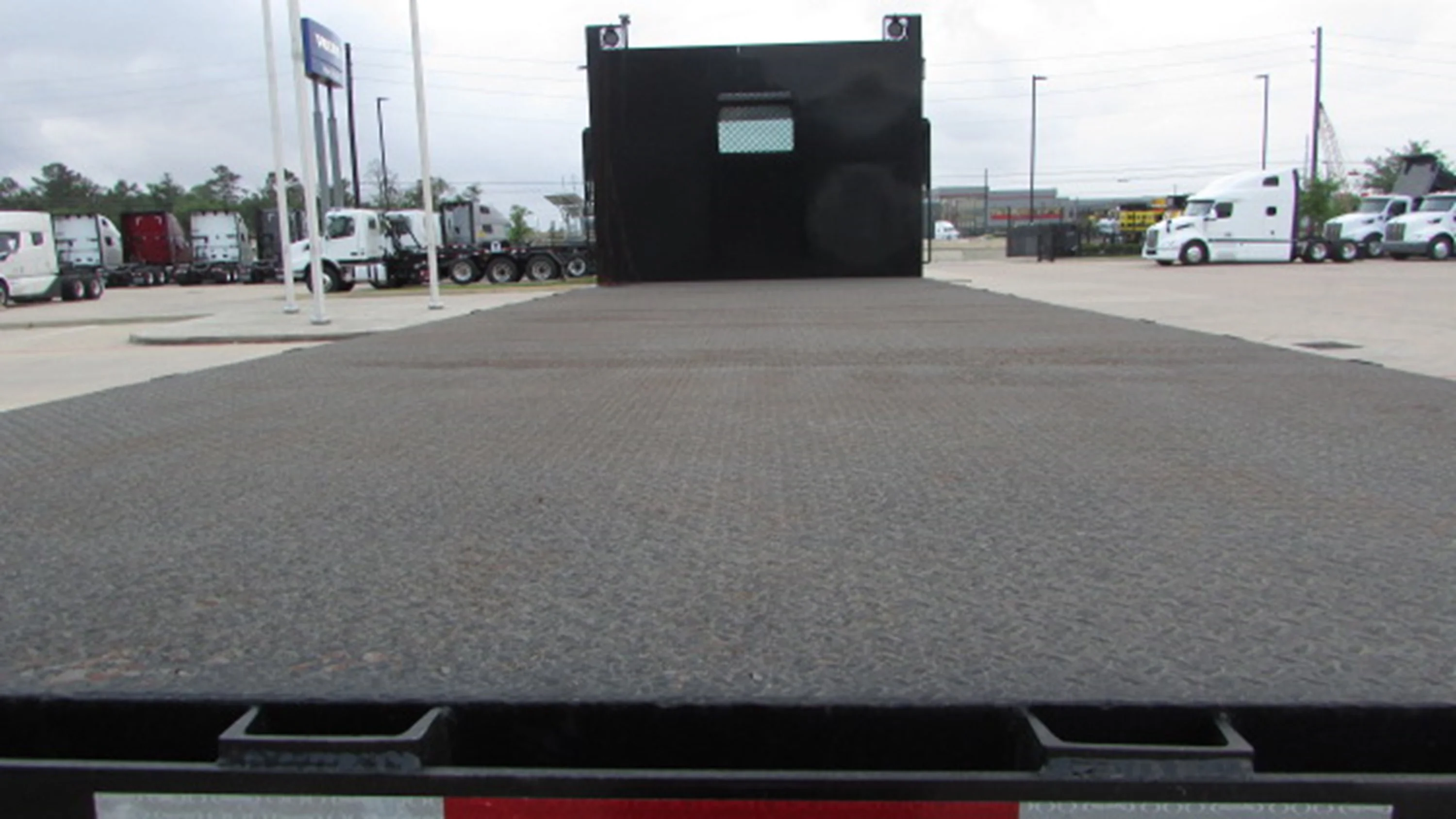 2025 Volvo VHD 300 in Houston, TX — photo 7