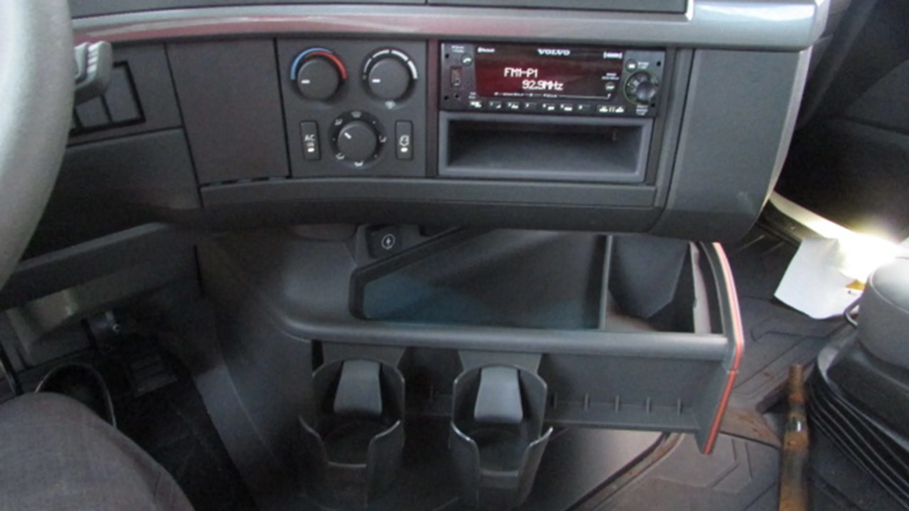 2025 Volvo VHD 300 in Houston, TX — photo 17
