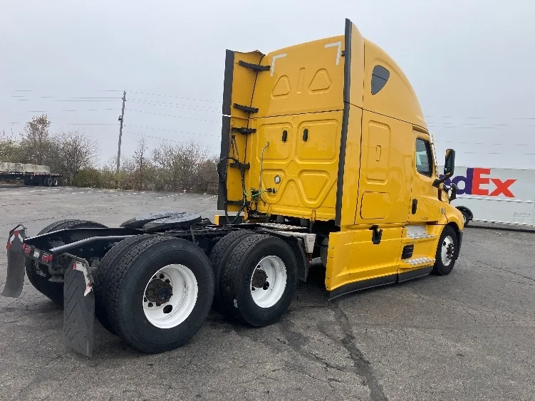 2022 Freightliner Cascadia in Chicago (Melrose Park), IL — photo 7