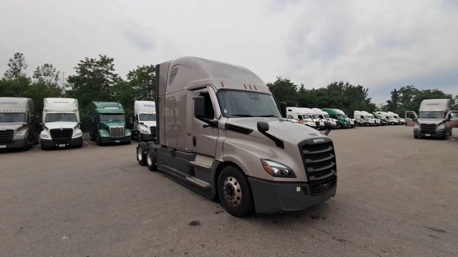 2023 Freightliner Cascadia in Shrewsbury, MA