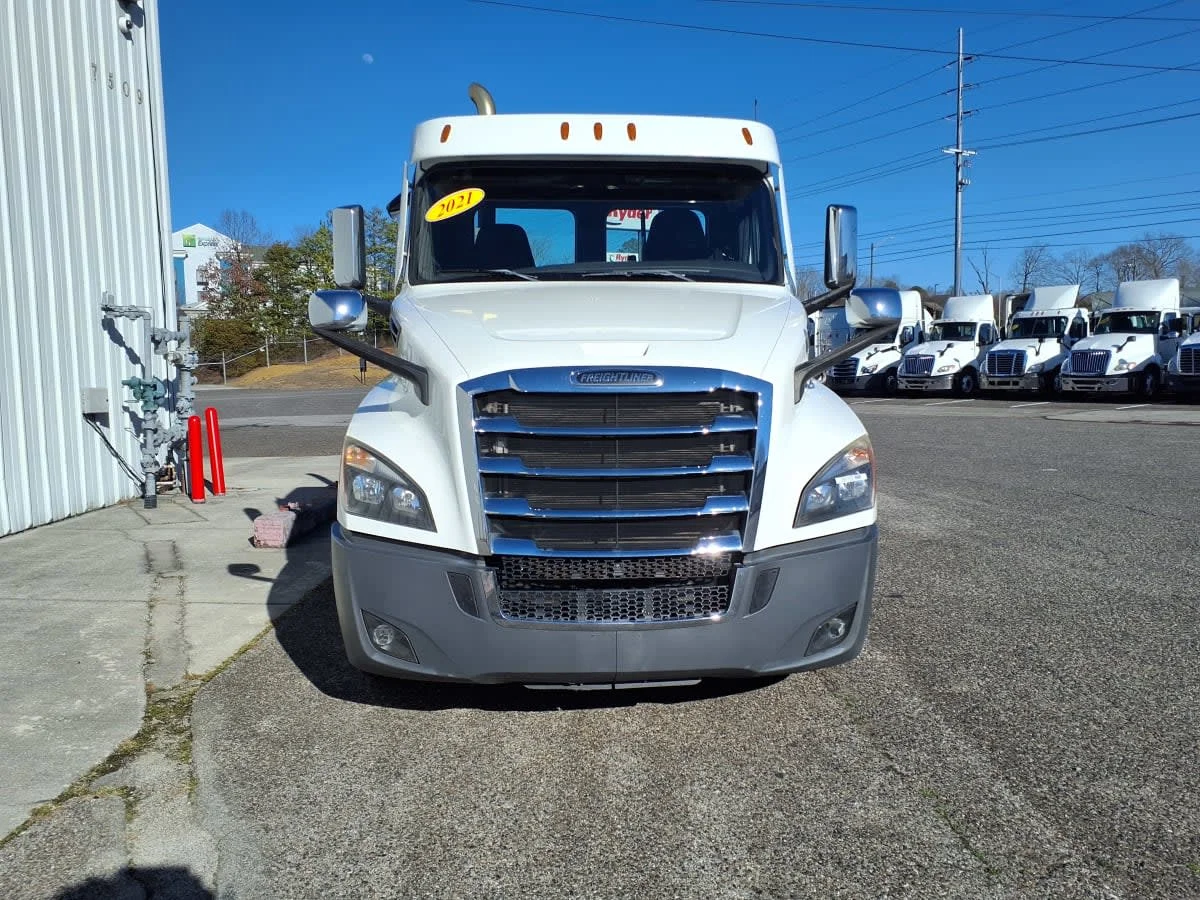 2021 Freightliner Cascadia - image 2