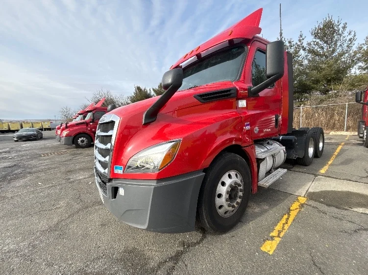 2019 Freightliner Cascadia in Monmouth Junction, NJ — photo 3