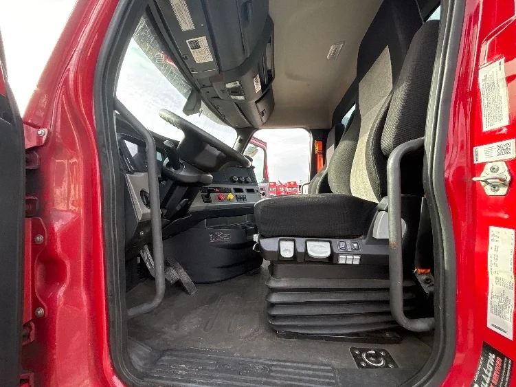 2019 Freightliner Cascadia in Monmouth Junction, NJ — photo 9