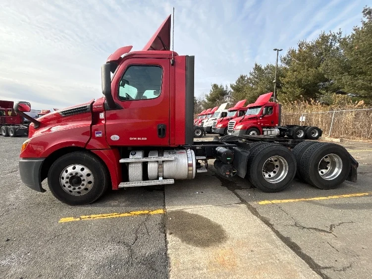 2019 Freightliner Cascadia in Monmouth Junction, NJ — photo 4