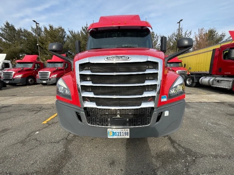 2019 Freightliner Cascadia in Monmouth Junction, NJ — photo 2