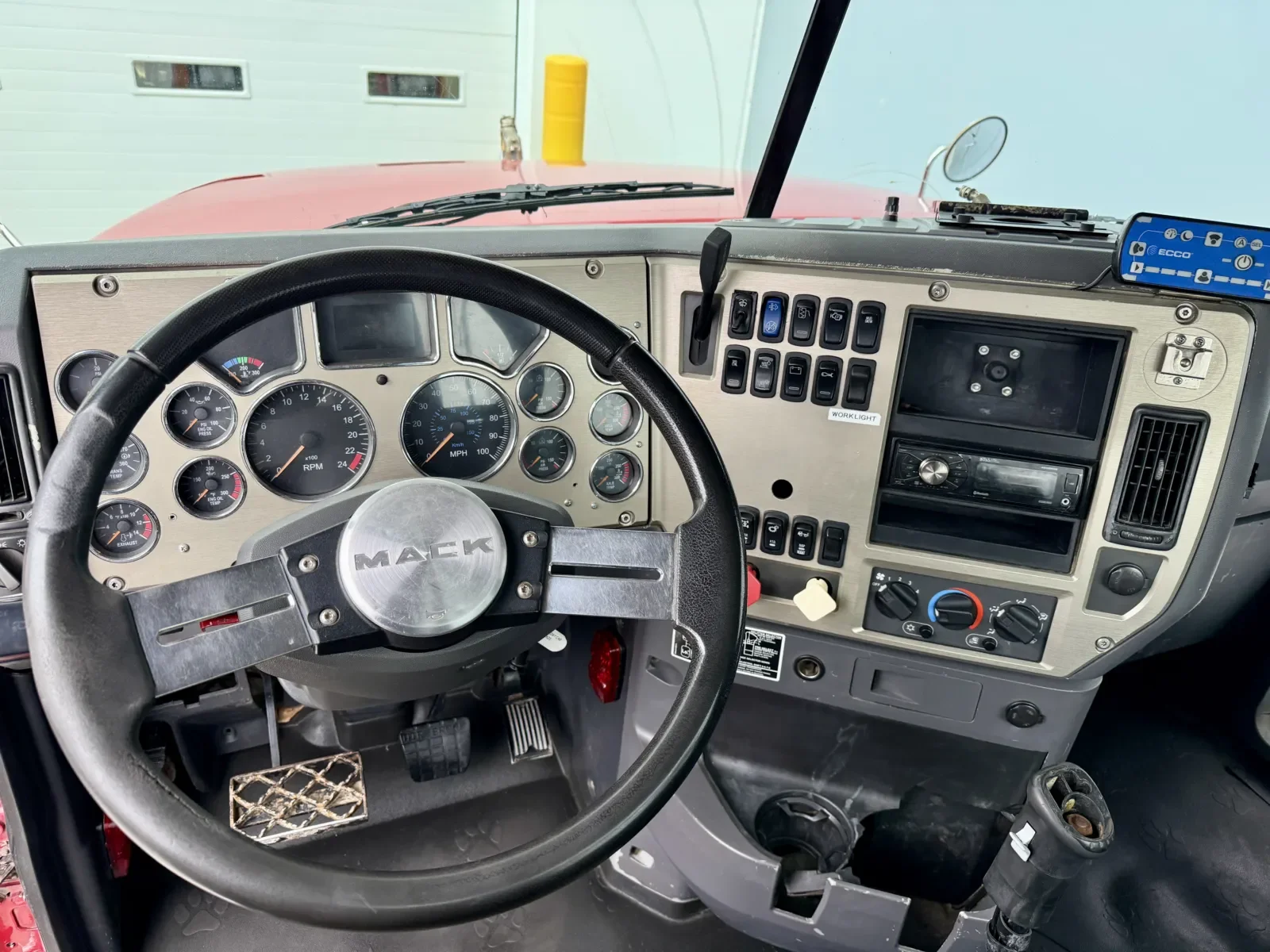 2008 Mack Pinnacle in New Lenox, IL — photo 16