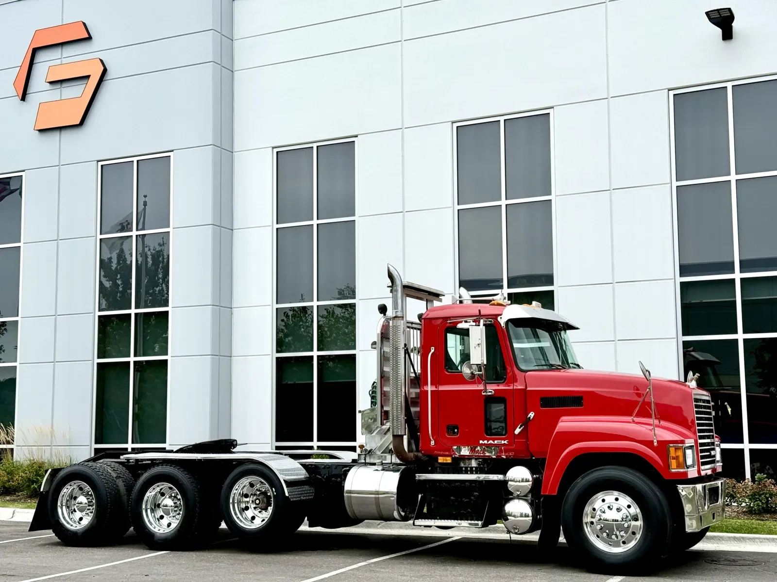 2008 Mack Pinnacle in New Lenox, IL — photo 2