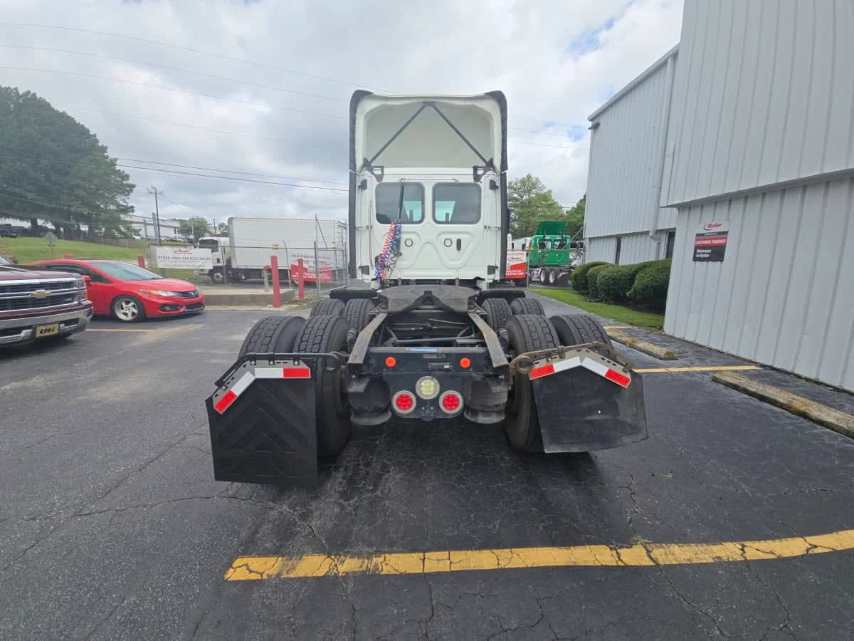 2019 Freightliner Cascadia in Doraville, GA — photo 5