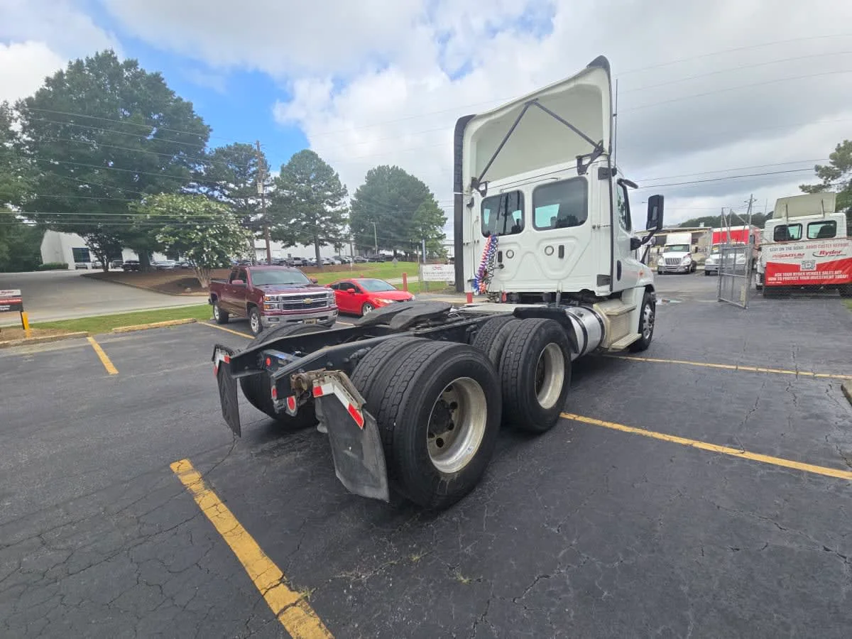 2019 Freightliner Cascadia in Doraville, GA — photo 4