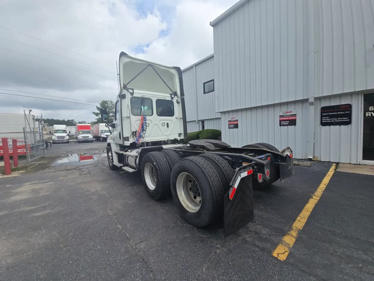 2019 Freightliner Cascadia in Doraville, GA — photo 6