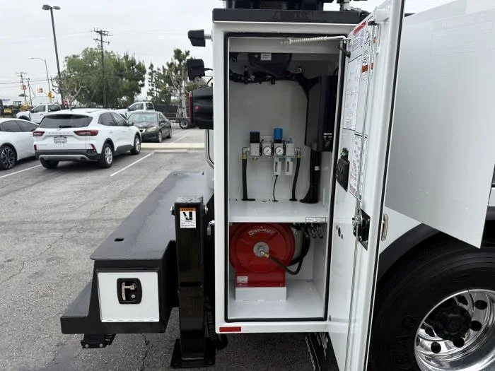 2026 Ford F-750 — photo 24