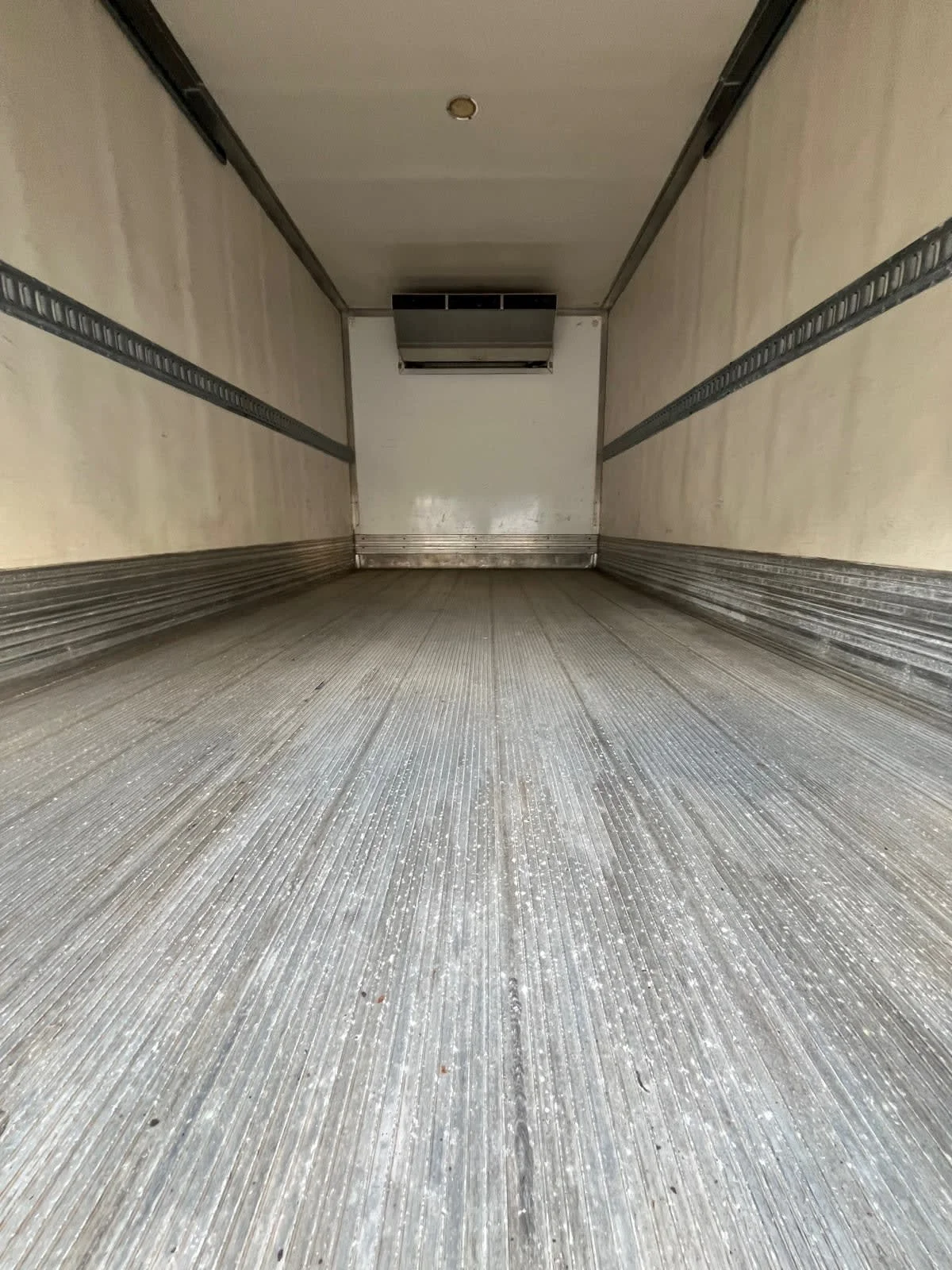 2019 Isuzu NPR - image 9