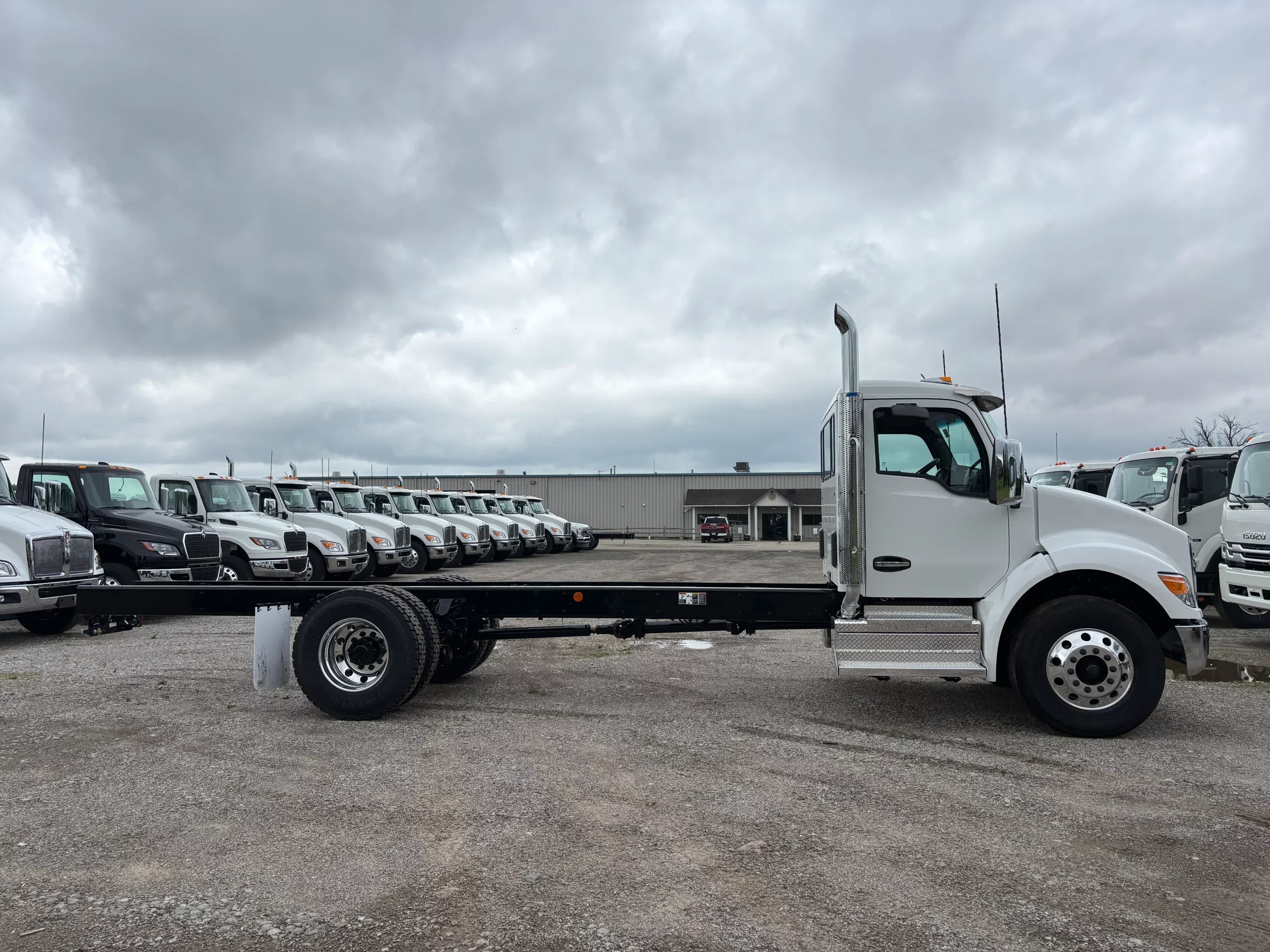 2027 Kenworth T280 — photo 4