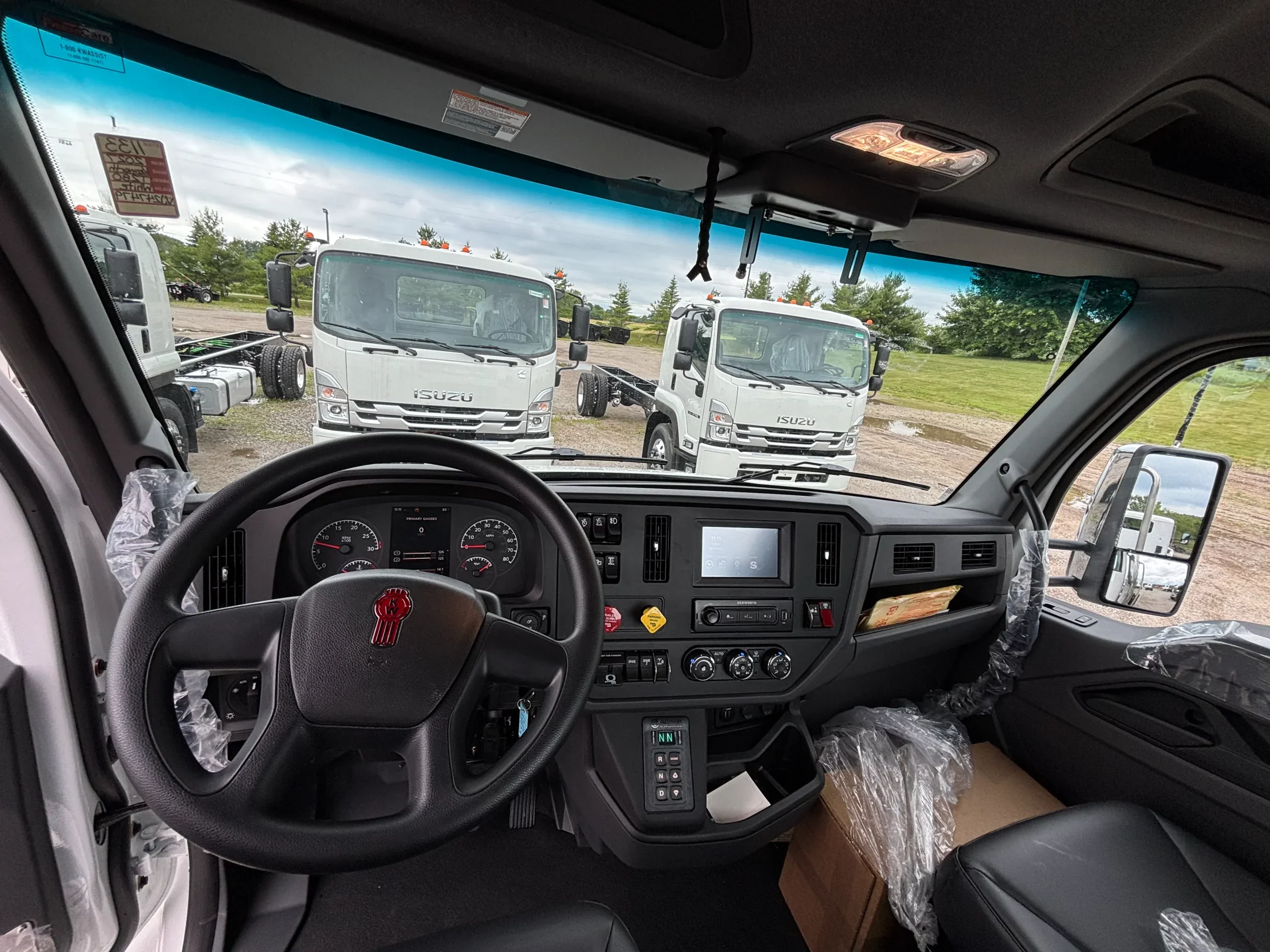 2027 Kenworth T280 — photo 6