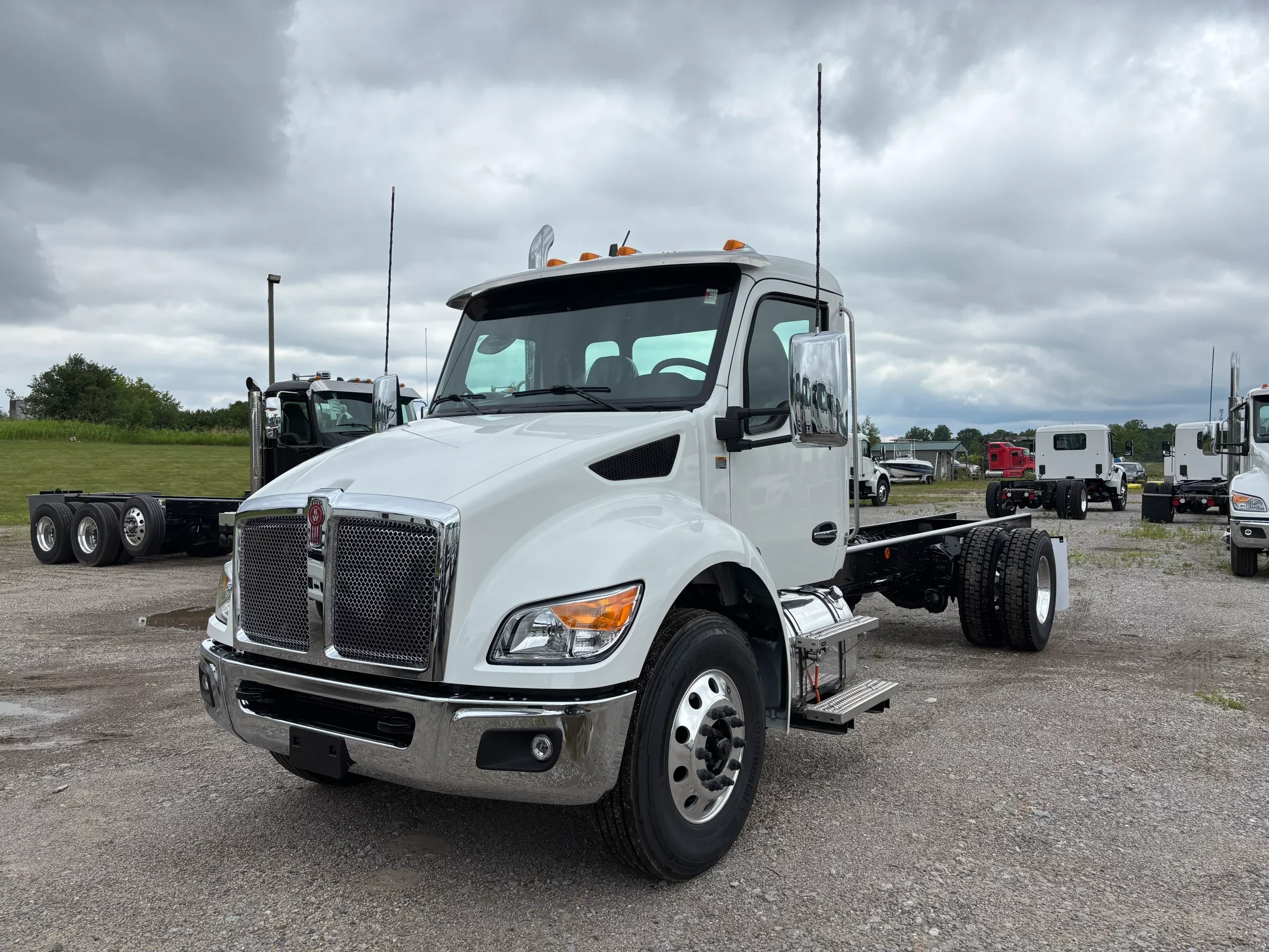 2027 Kenworth T280 — photo 3
