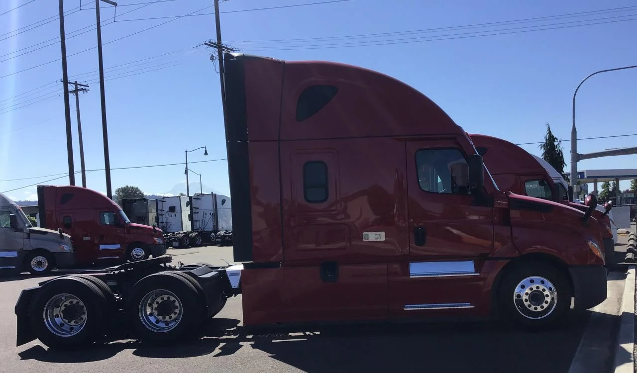 2022 Freightliner Cascadia in Spokane, WA — photo 2
