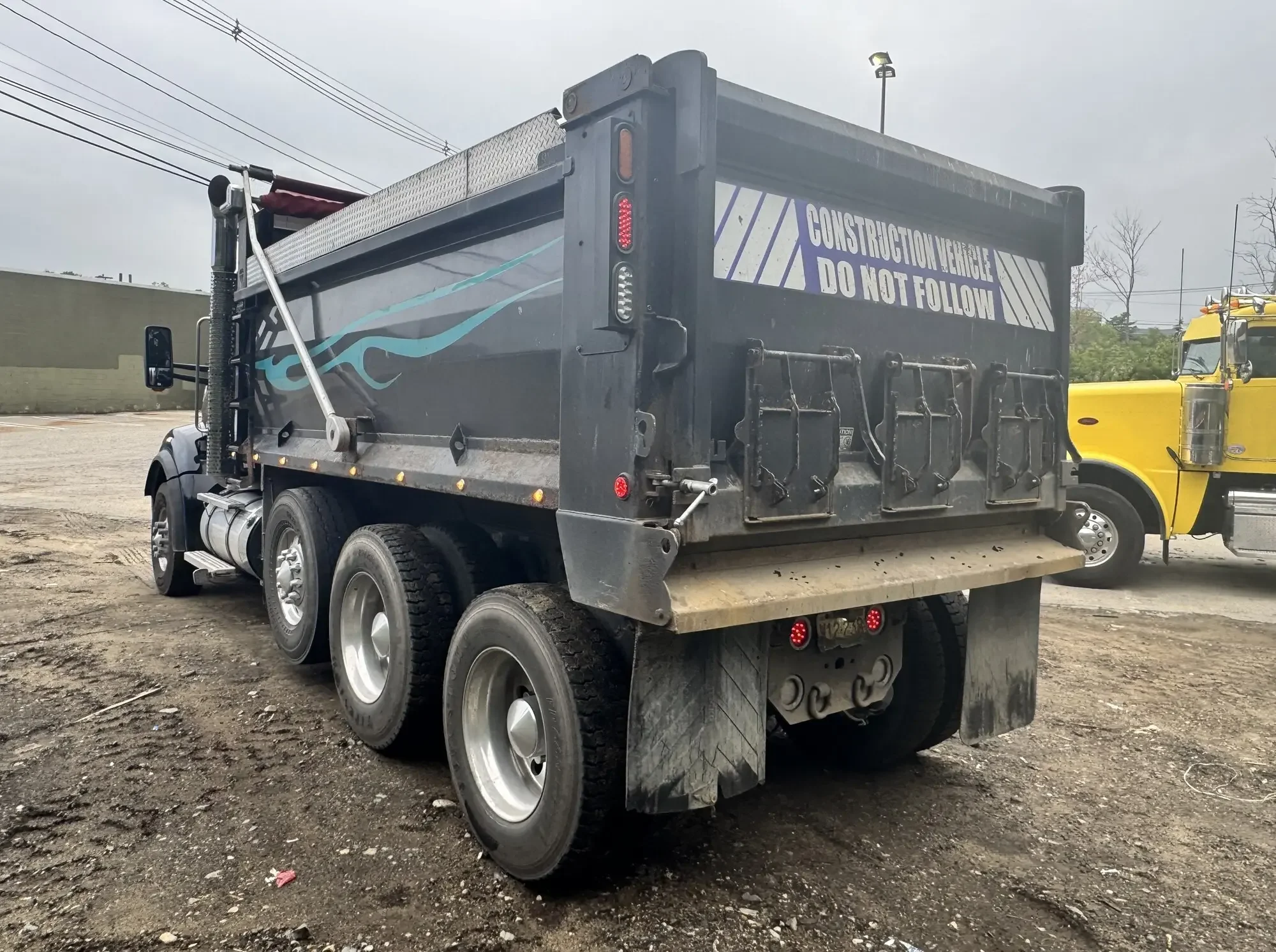 2019 Kenworth T800 - image 3