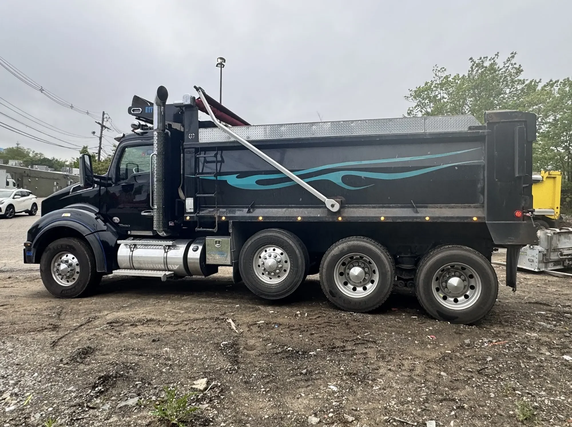 2019 Kenworth T800 - image 2