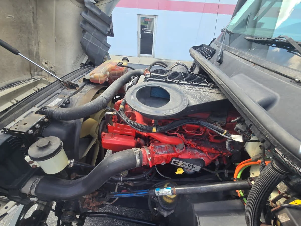 2020 International LT - image 9