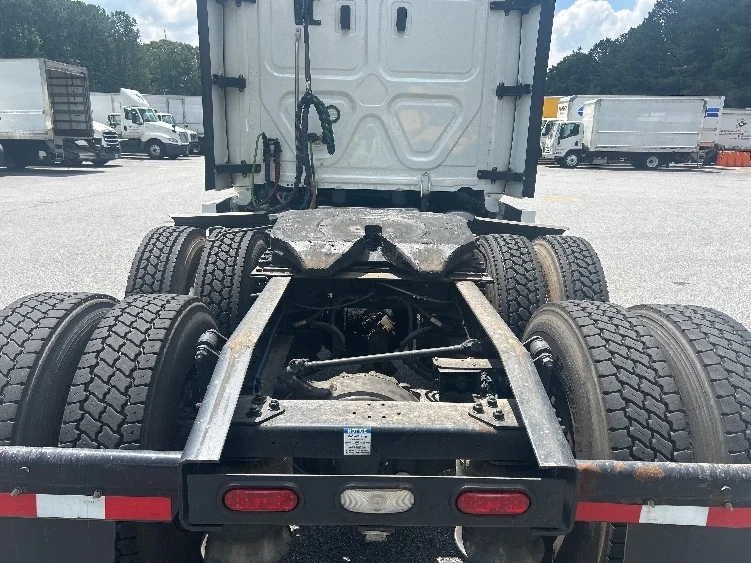 2022 Freightliner Cascadia - image 6