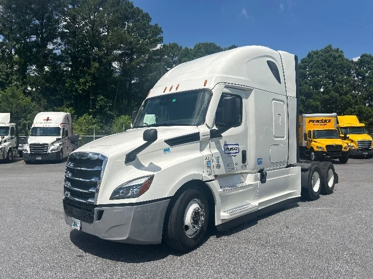 2022 Freightliner Cascadia - image 3
