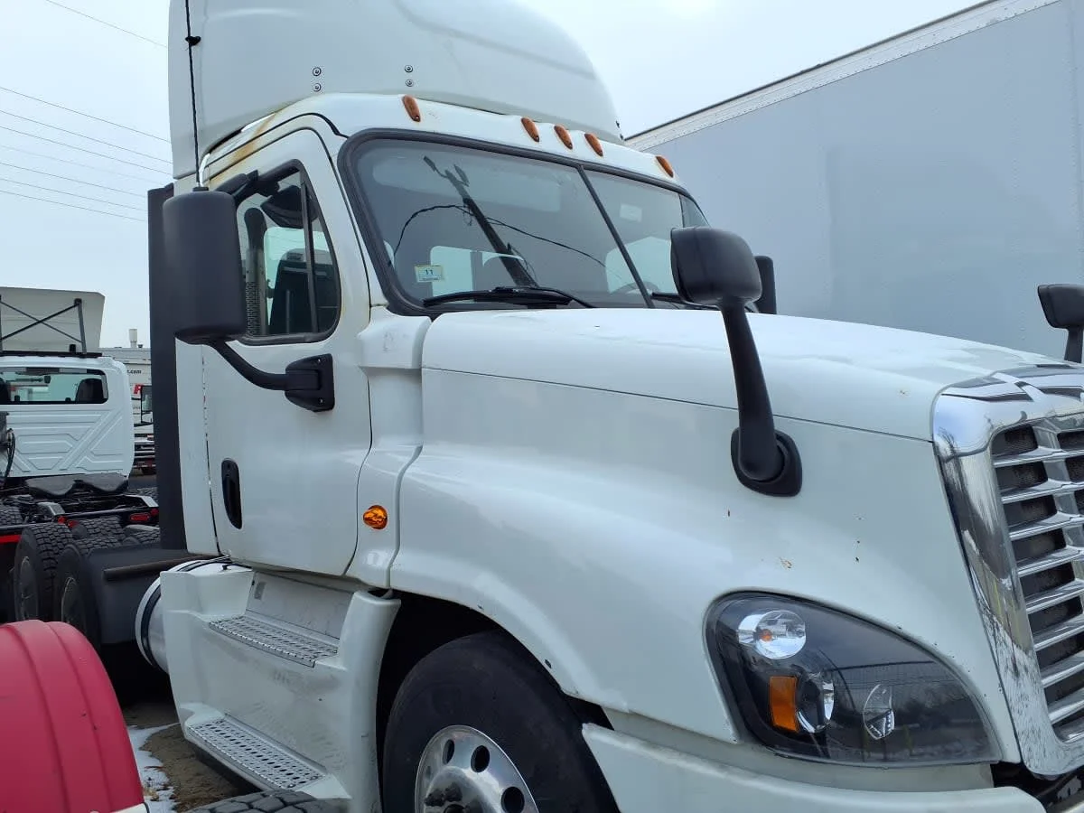 2019 Freightliner Cascadia in Warwick, RI — photo 3