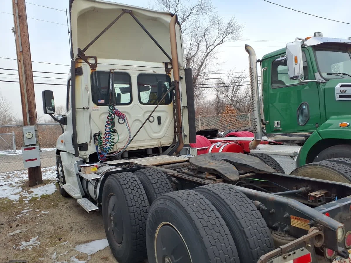 2019 Freightliner Cascadia in Warwick, RI — photo 6
