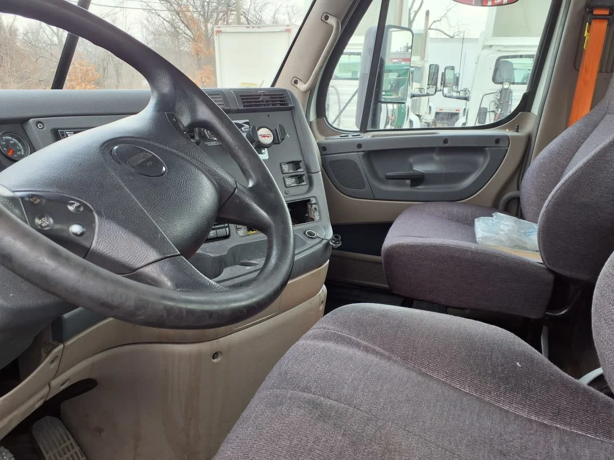 2019 Freightliner Cascadia in Warwick, RI — photo 7