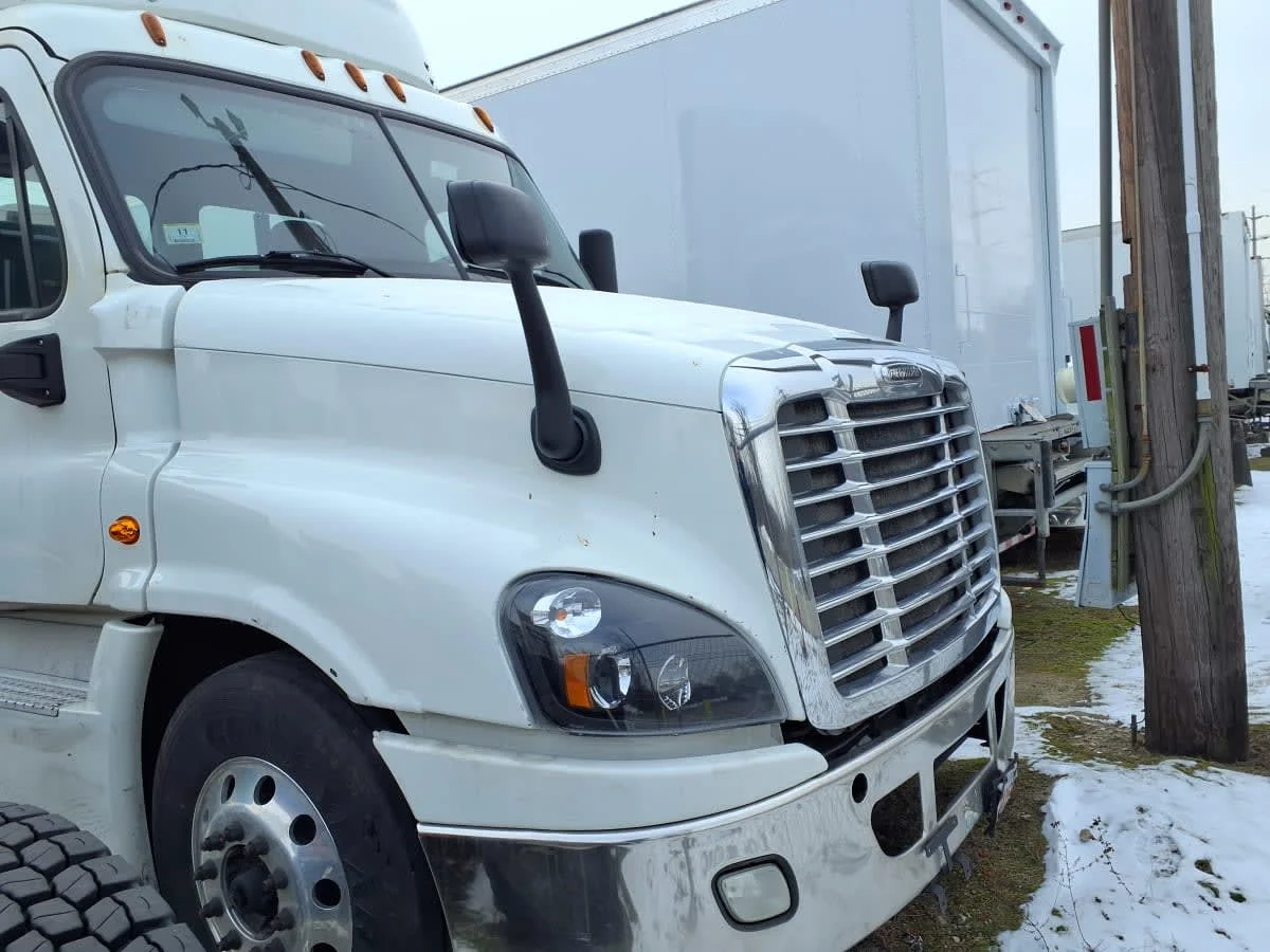 2019 Freightliner Cascadia in Warwick, RI — photo 2