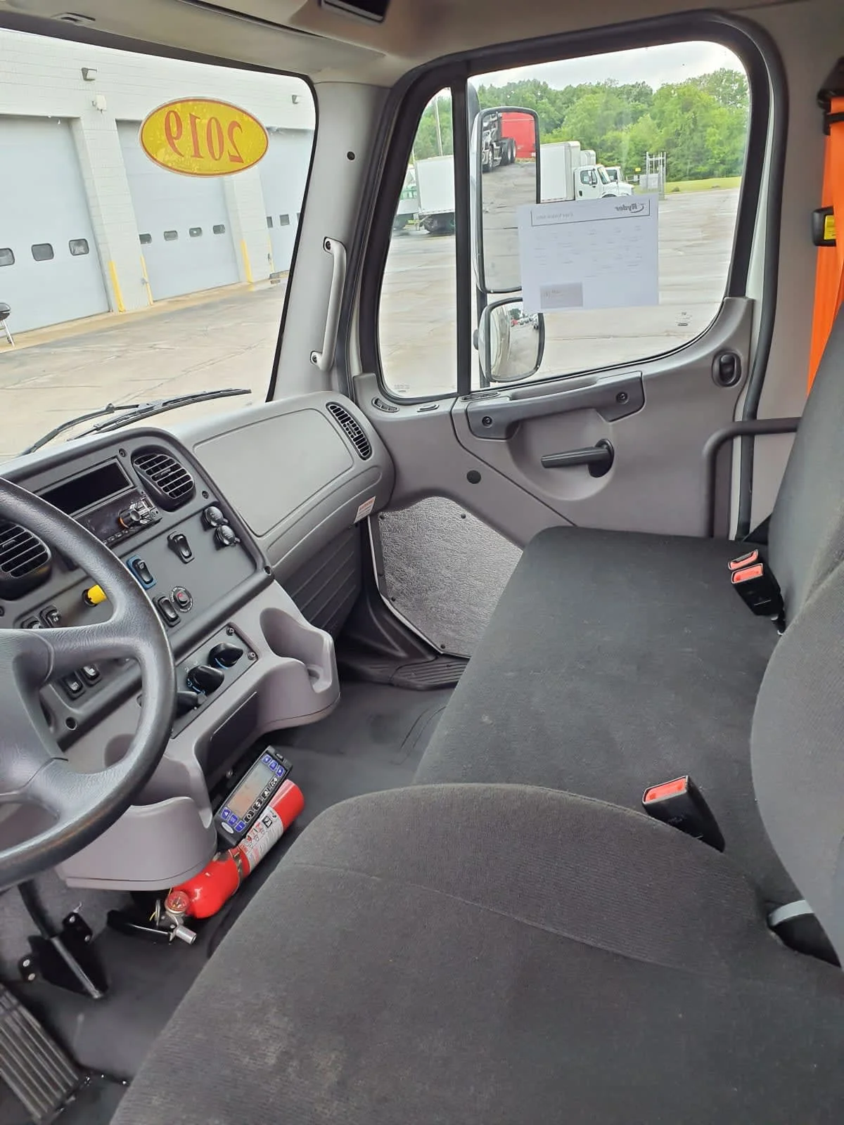 2019 Freightliner M2 106 in Oak Creek, WI — photo 8