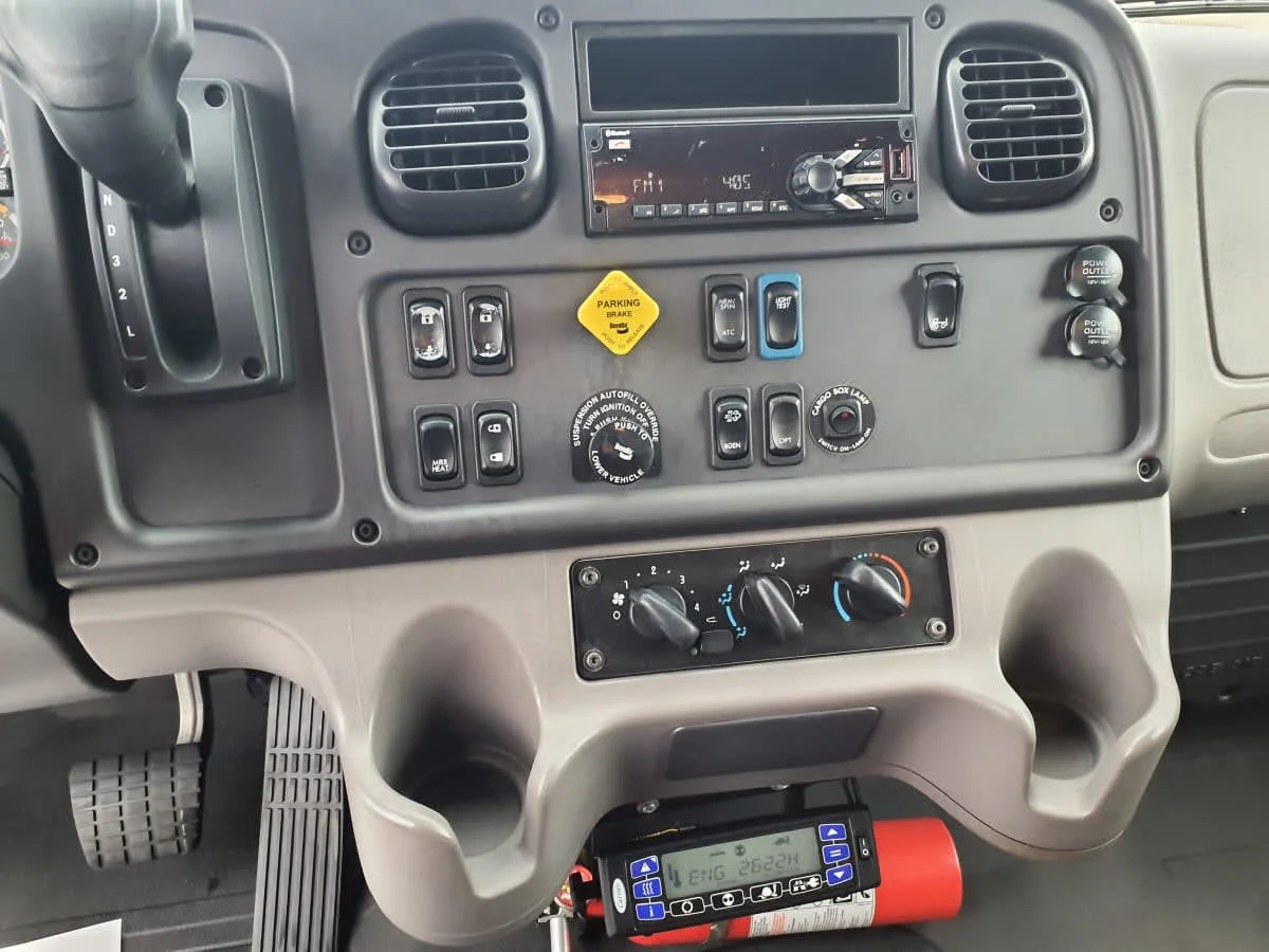 2019 Freightliner M2 106 in Oak Creek, WI — photo 15