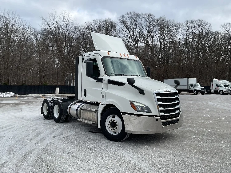 2020 Freightliner Cascadia in Lansing, MI
