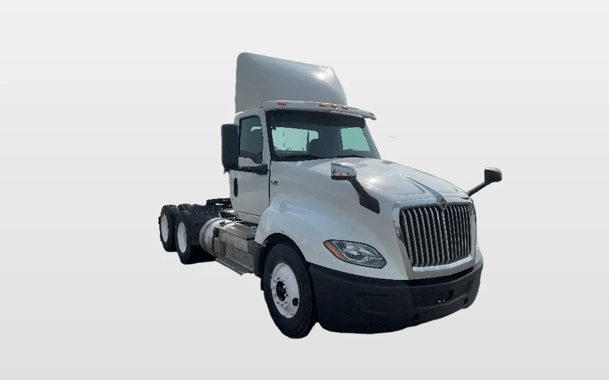 2018 International LT - image 1